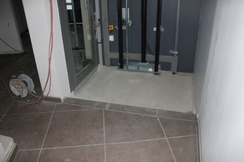 Poser un monte charge pmr pas très loin de Clamart 92