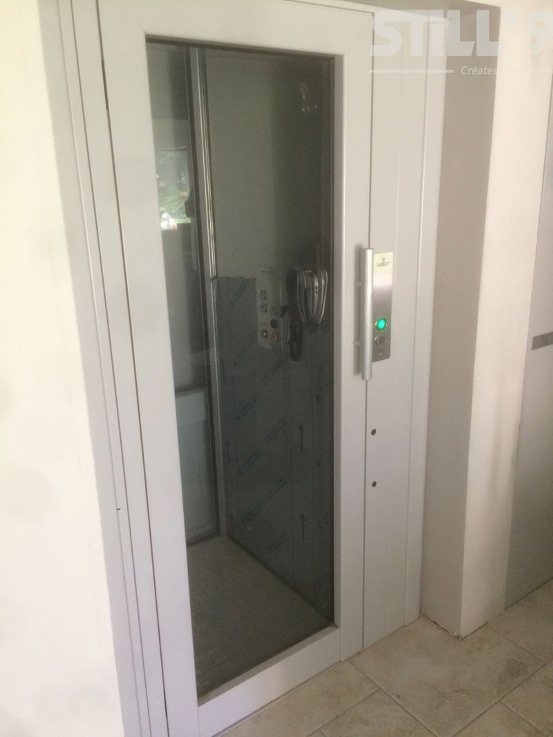 Montage d'un petit ascenseur près d'Orsay 91