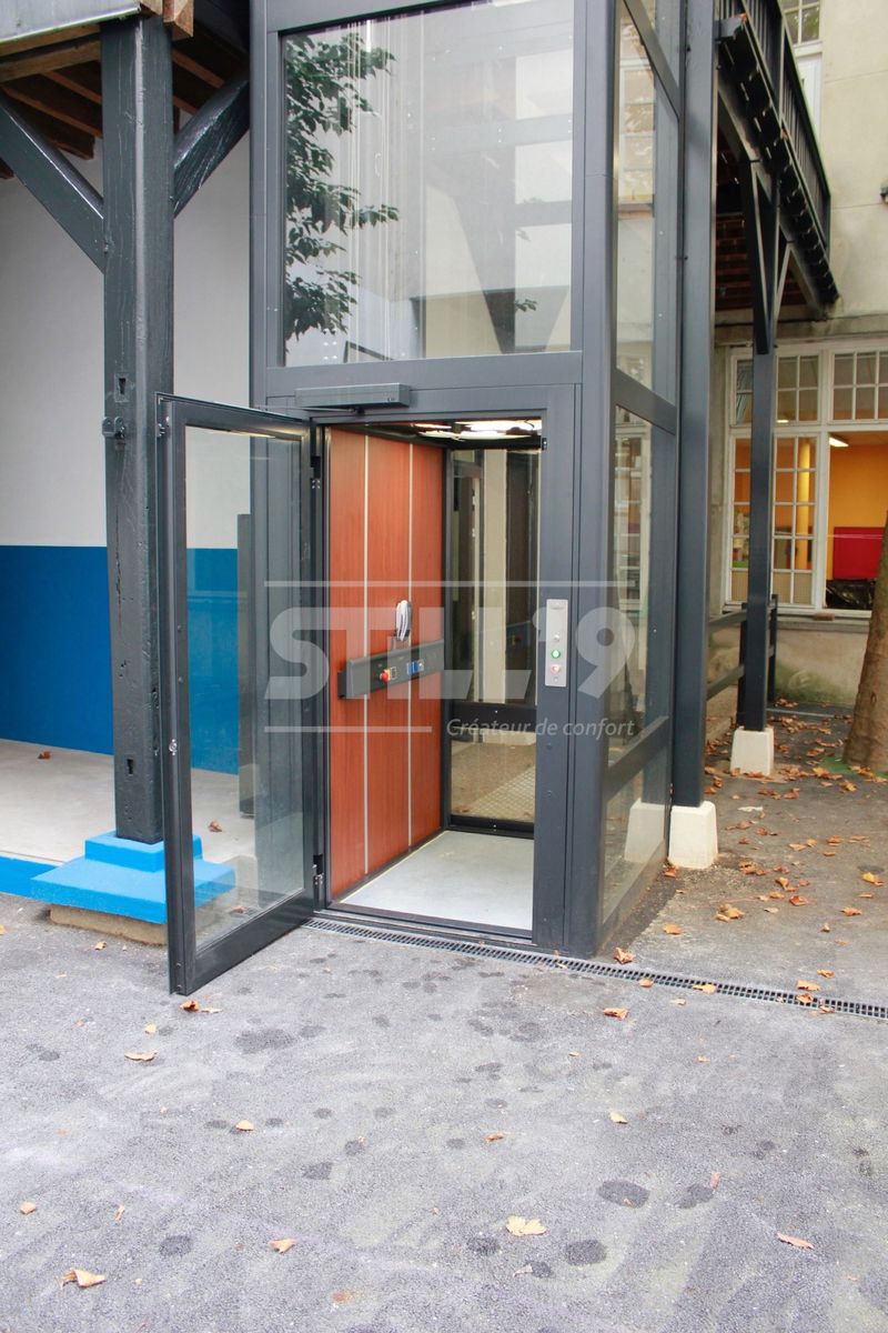 Faire installer un ascenseur dans une école vers Paris 75