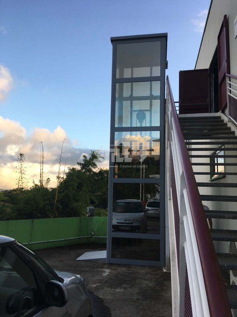 Adaptation d'un ascenseur extérieur aux Antilles