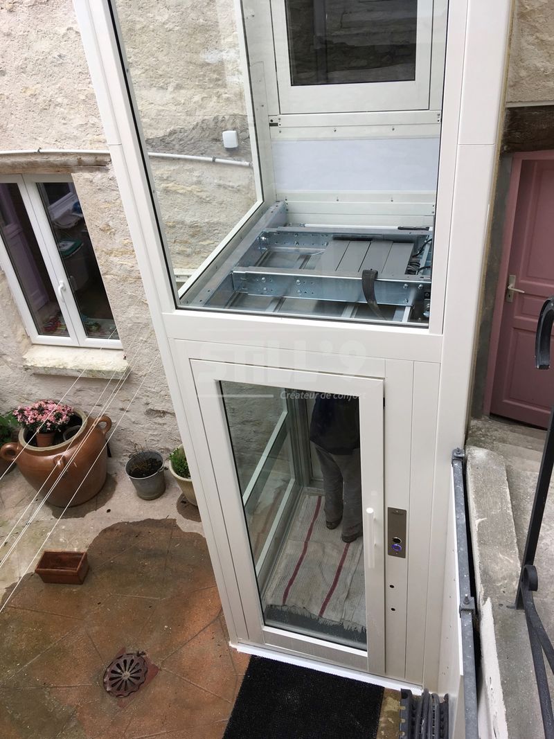 Montage d'un ascenseur extérieur à côté de Fontenay Saint Père 78