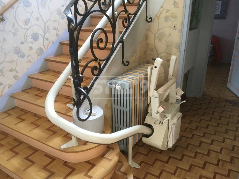 Monte-escalier tournant près de Versailles 78